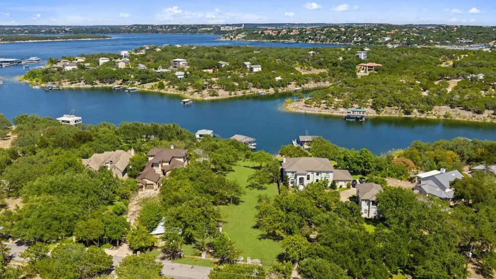 909 Brooks Hollow Road Lakeway, TX 78734