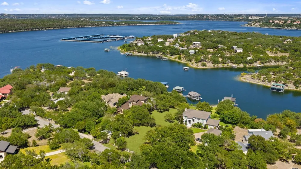 909 Brooks Hollow Road Lakeway, TX 78734