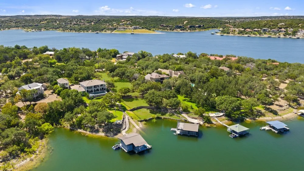 909 Brooks Hollow Road Lakeway, TX 78734