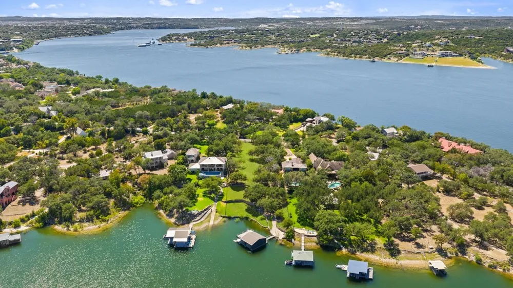 909 Brooks Hollow Road Lakeway, TX 78734