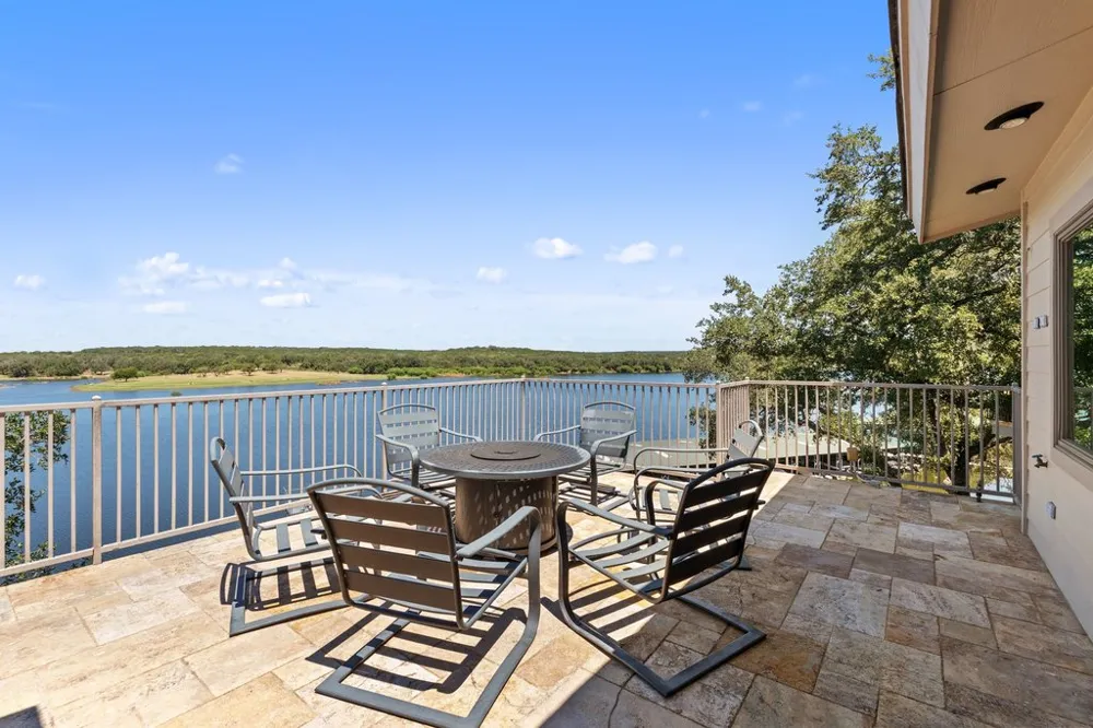 512 Harbor Drive #7 Spicewood, TX 78669