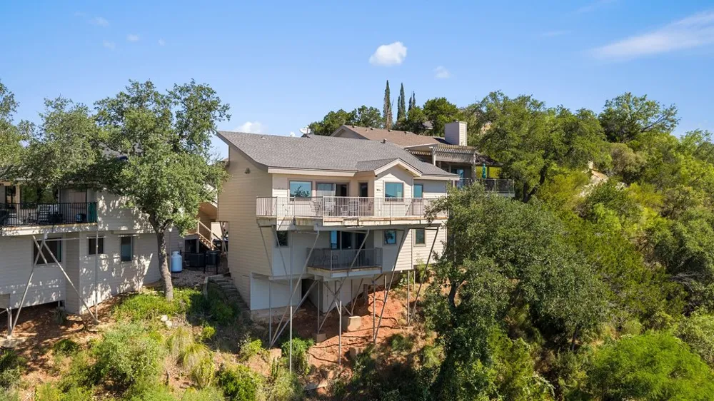 512 Harbor Drive #7 Spicewood, TX 78669
