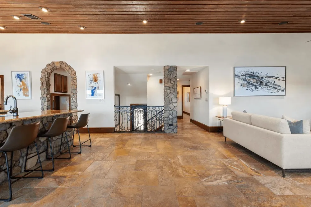 512 Harbor Drive #7 Spicewood, TX 78669