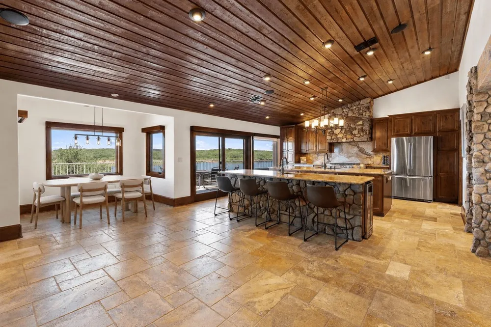512 Harbor Drive #7 Spicewood, TX 78669