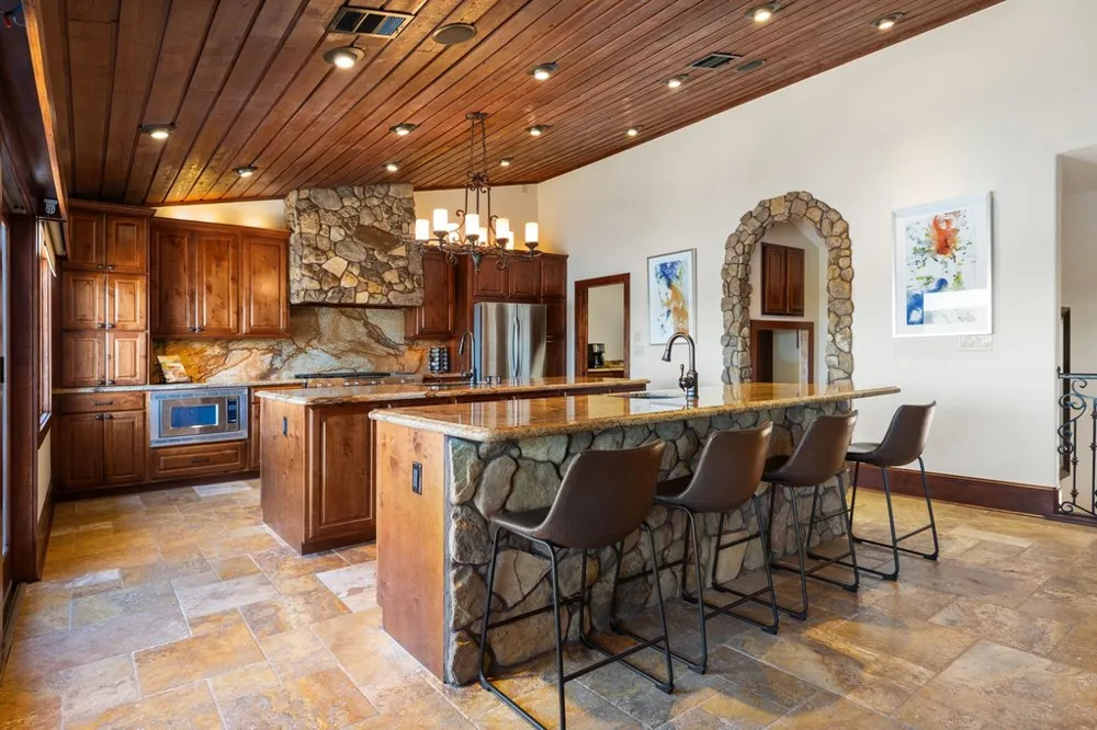 512 Harbor Drive #7 Spicewood, TX 78669