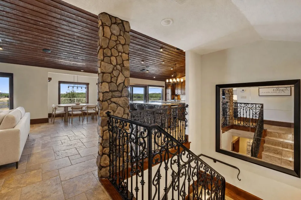512 Harbor Drive #7 Spicewood, TX 78669