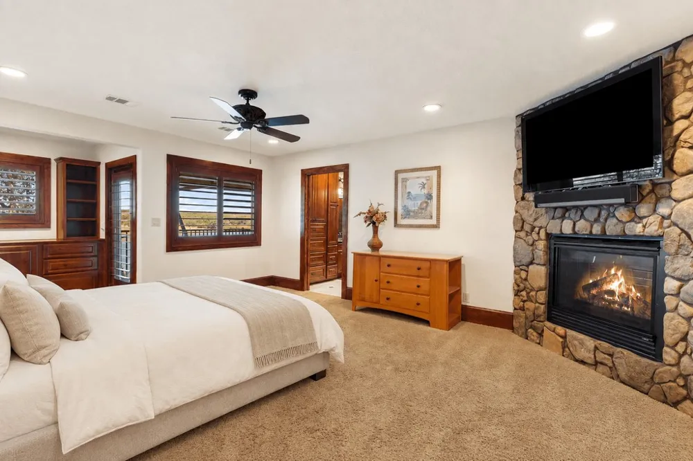 512 Harbor Drive #7 Spicewood, TX 78669