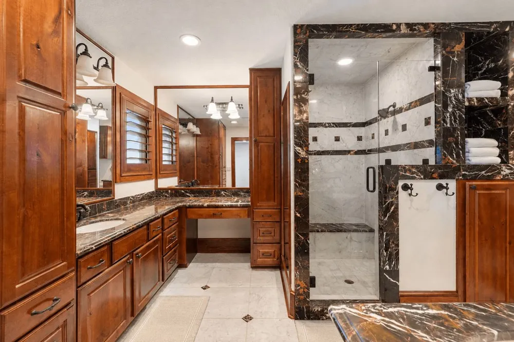 512 Harbor Drive #7 Spicewood, TX 78669