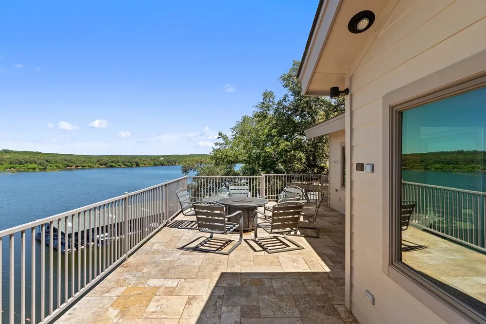 512 Harbor Drive #7 Spicewood, TX 78669