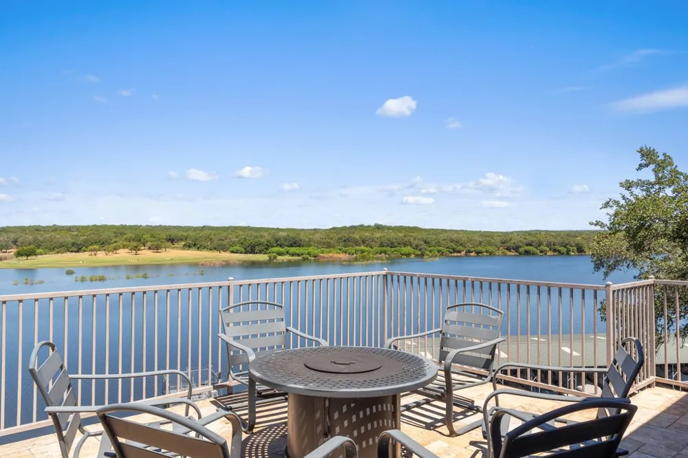 512 Harbor Drive #7 Spicewood, TX 78669