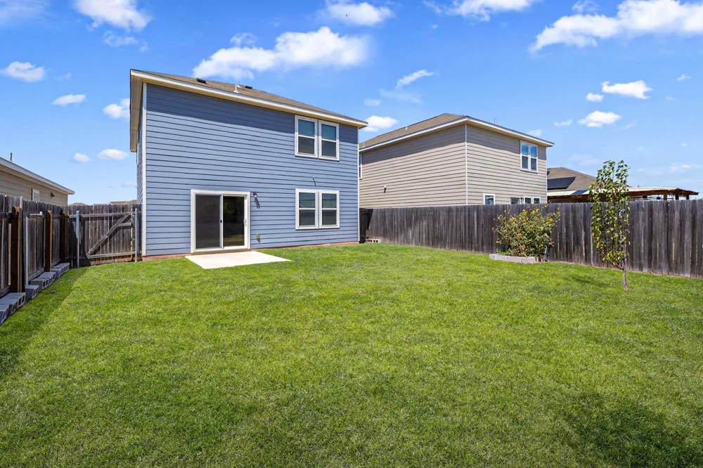 100 Waterbuck Loop Hutto, TX 78634