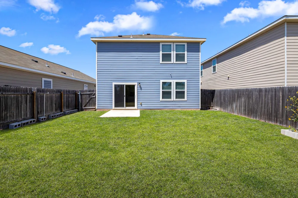100 Waterbuck Loop Hutto, TX 78634
