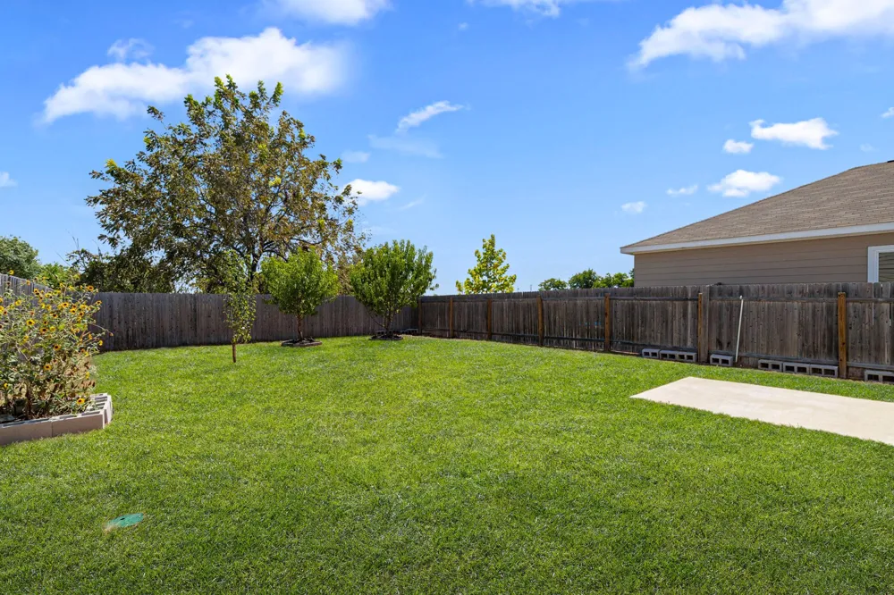 100 Waterbuck Loop Hutto, TX 78634