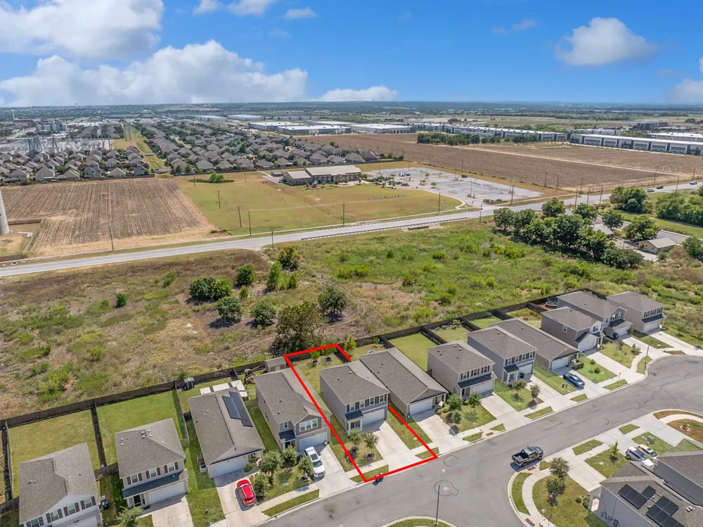 100 Waterbuck Loop Hutto, TX 78634