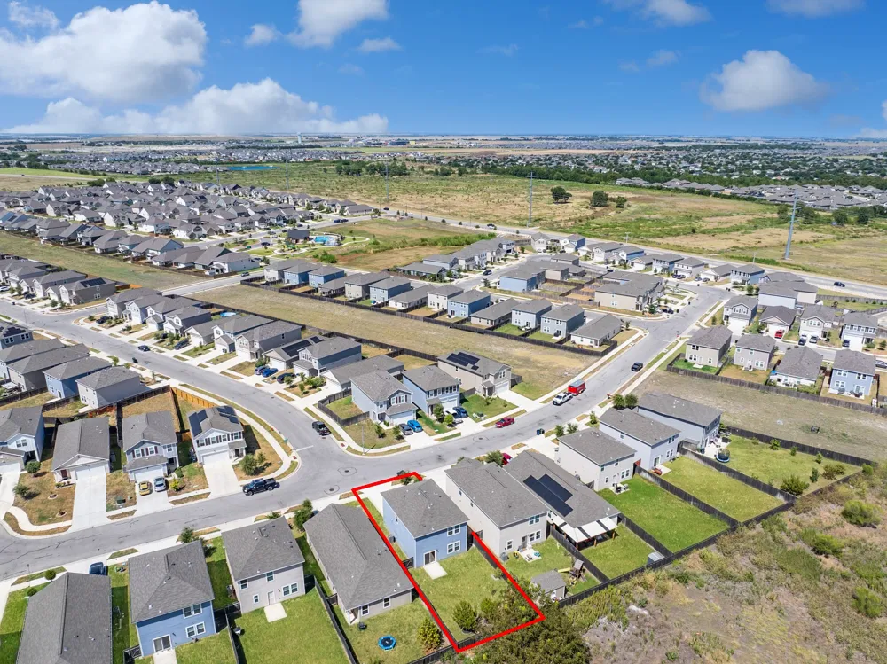 100 Waterbuck Loop Hutto, TX 78634