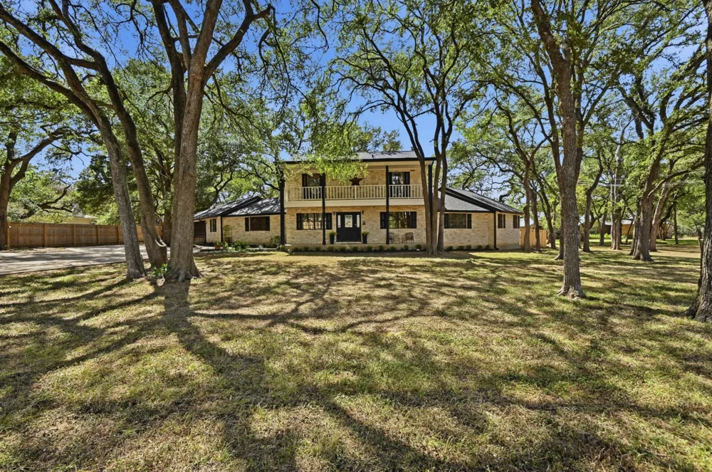224 Maple Drive Mountain City, TX 78610