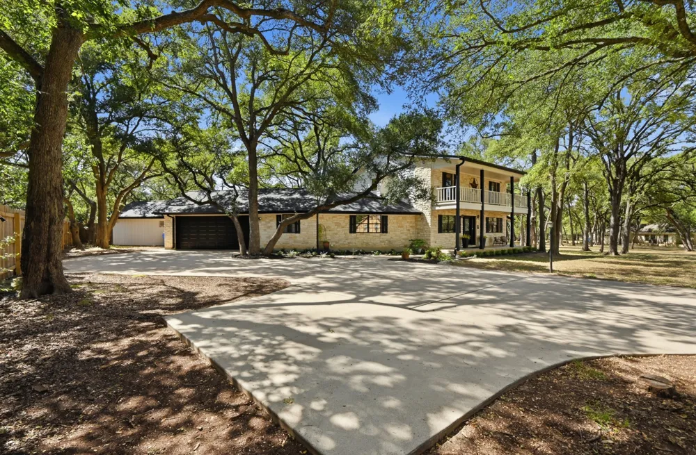 224 Maple Drive Mountain City, TX 78610