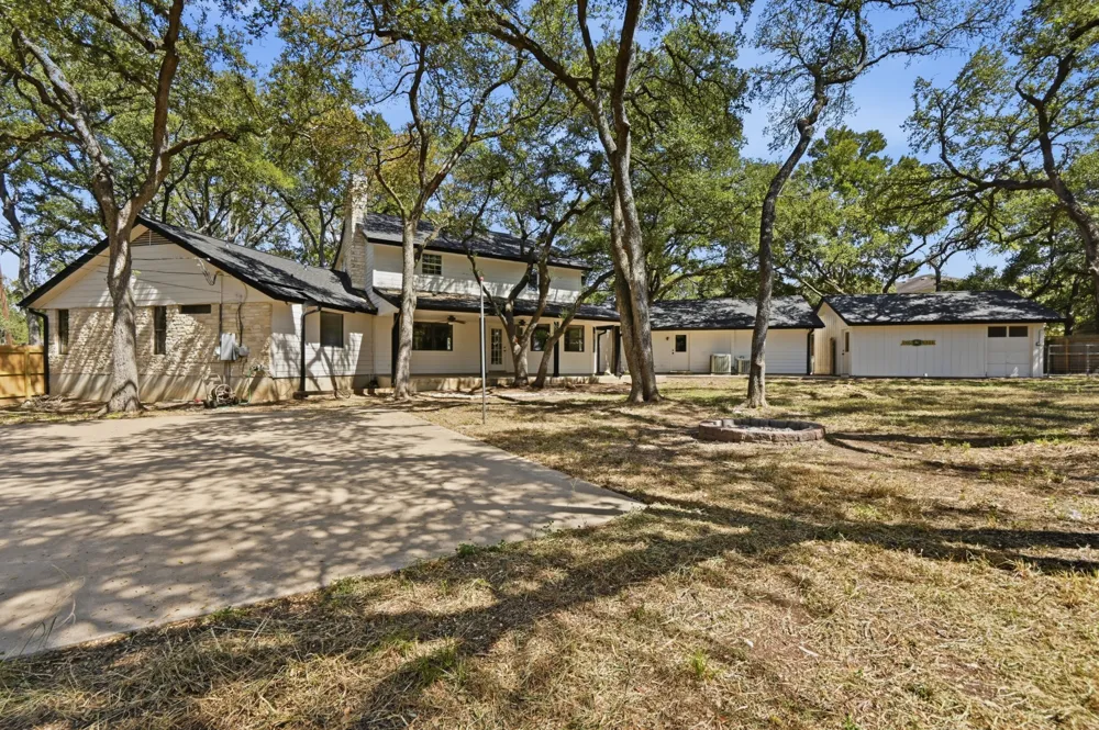 224 Maple Drive Mountain City, TX 78610
