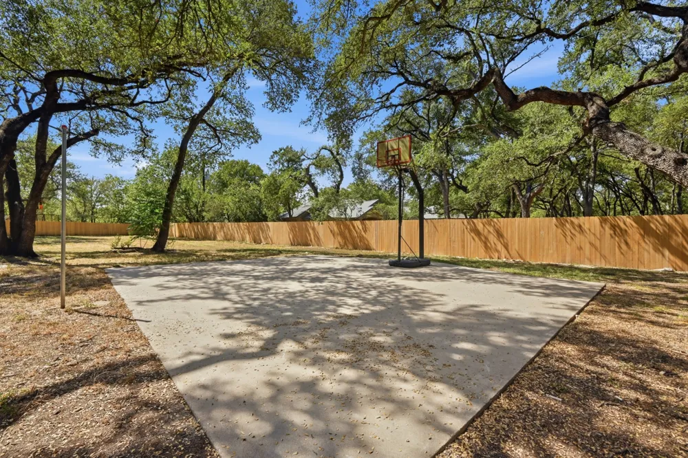 224 Maple Drive Mountain City, TX 78610