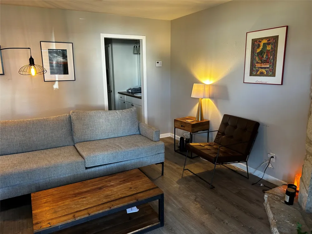 4307 S 1st Street #108 Austin, TX 78745