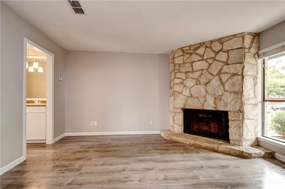 4307 S 1st Street #108 Austin, TX 78745