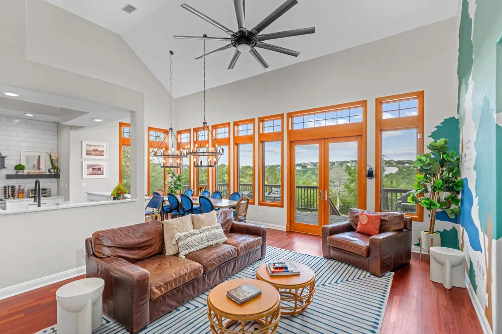 10512 Lake Park Drive Dripping Springs, TX 78620