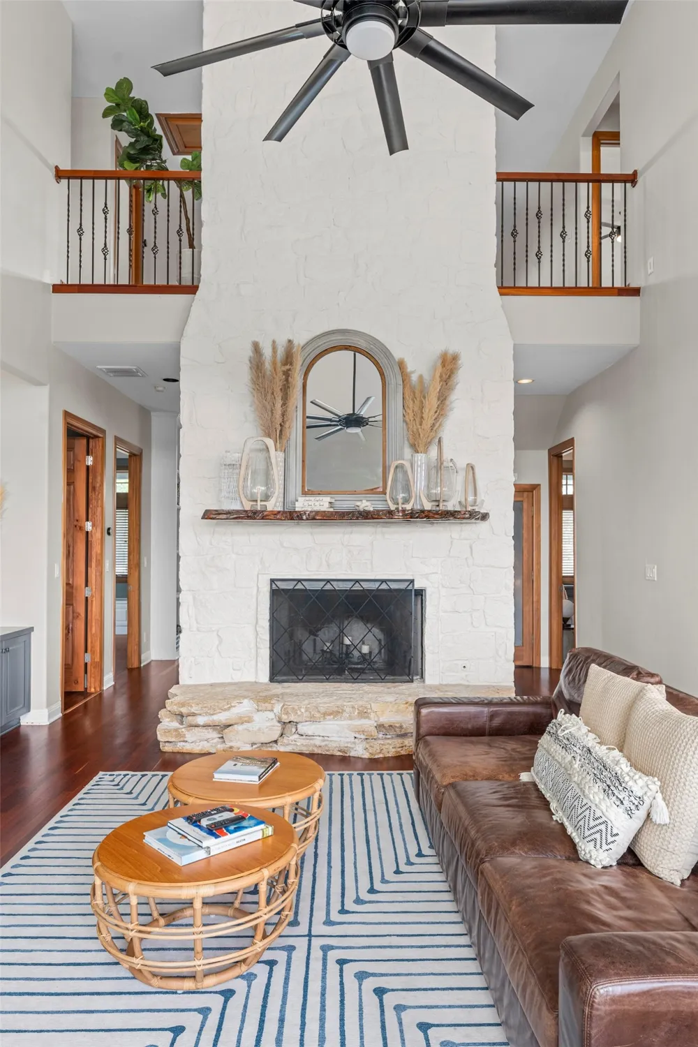 10512 Lake Park Drive Dripping Springs, TX 78620