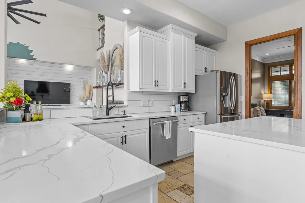 10512 Lake Park Drive Dripping Springs, TX 78620