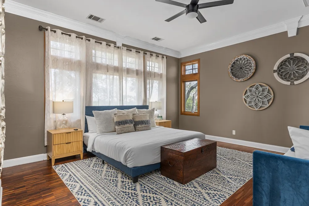 10512 Lake Park Drive Dripping Springs, TX 78620