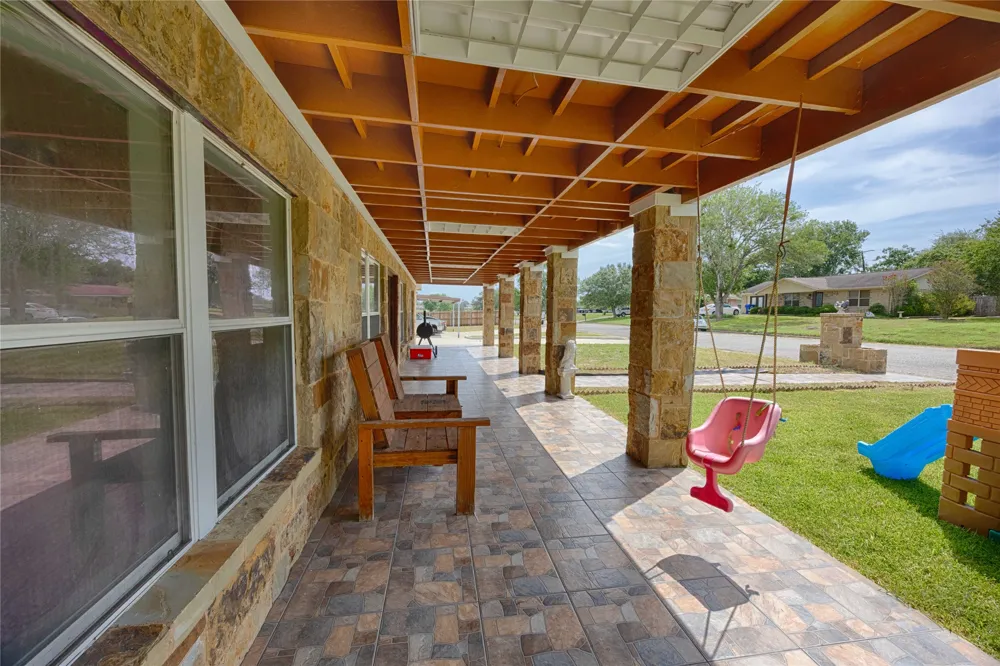 113 Thiele Drive Yoakum, TX 77995
