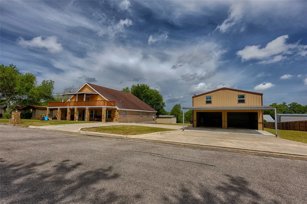 113 Thiele Drive Yoakum, TX 77995