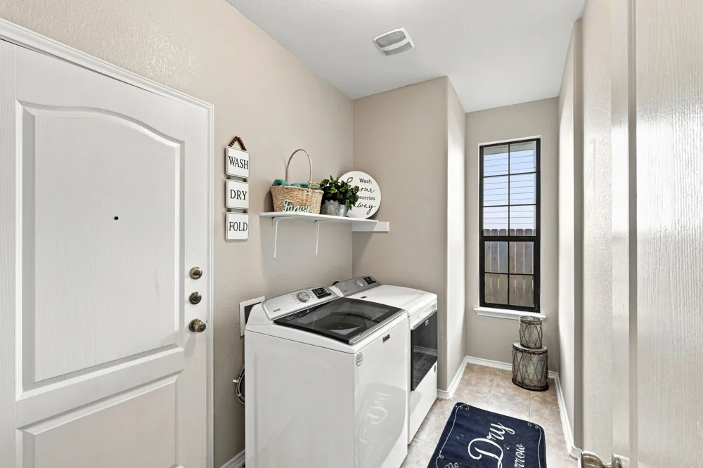1660 Bayland Street Round Rock, TX 78664