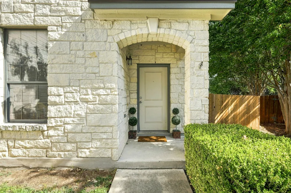 1660 Bayland Street Round Rock, TX 78664