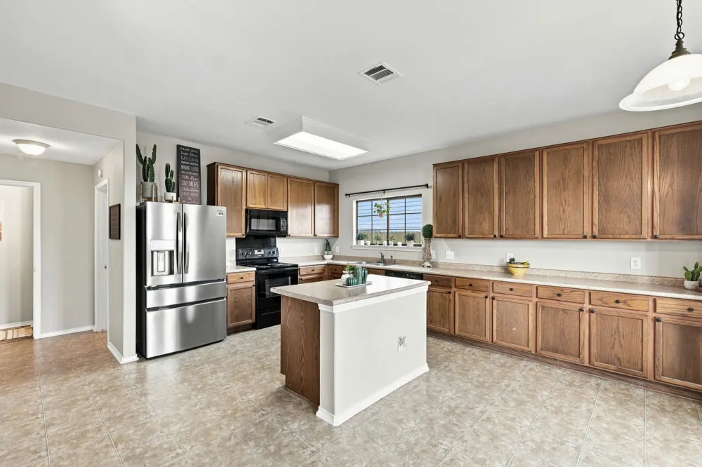 1660 Bayland Street Round Rock, TX 78664