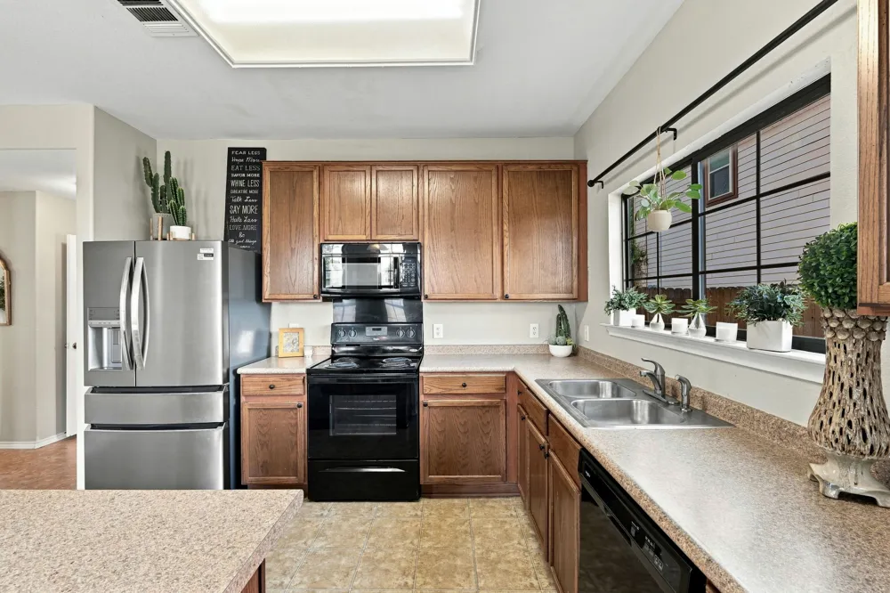 1660 Bayland Street Round Rock, TX 78664