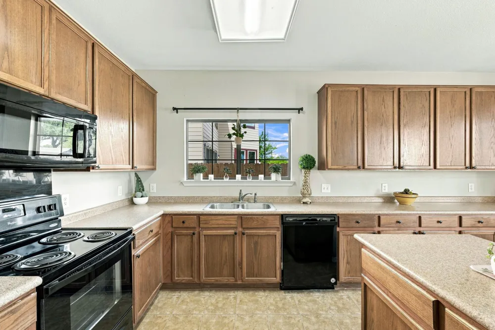 1660 Bayland Street Round Rock, TX 78664