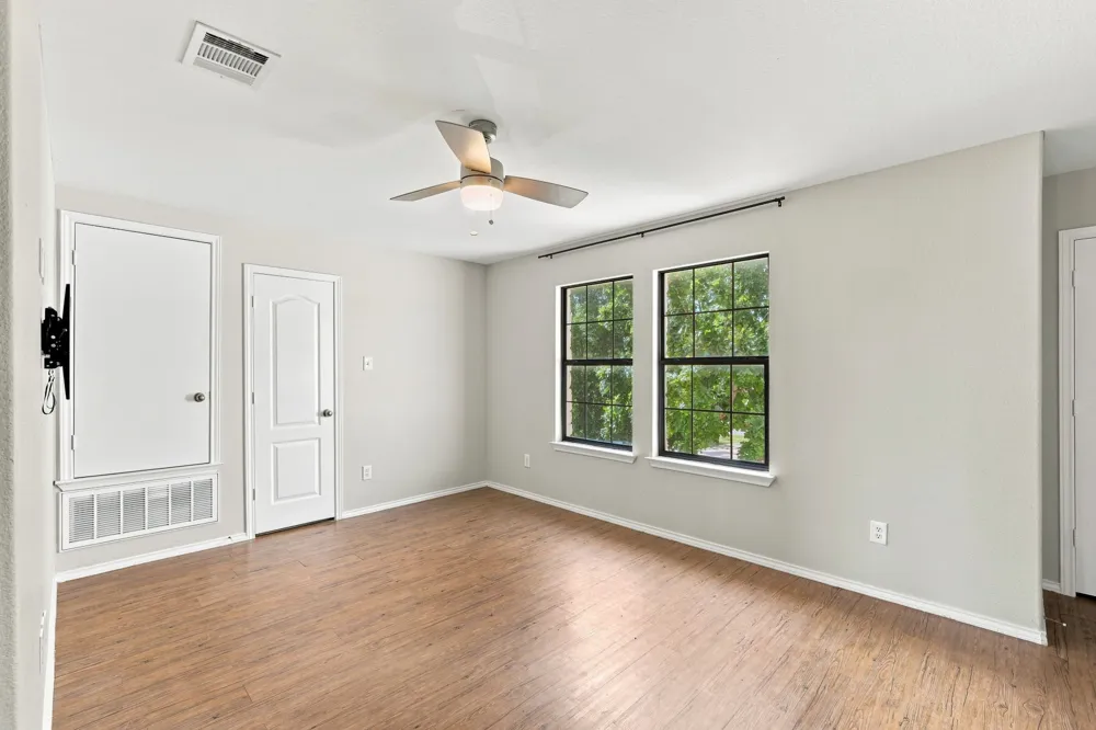1660 Bayland Street Round Rock, TX 78664