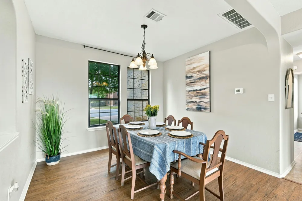 1660 Bayland Street Round Rock, TX 78664
