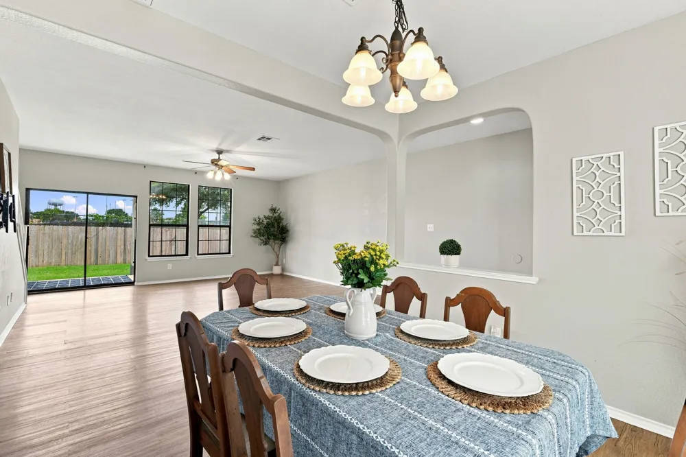 1660 Bayland Street Round Rock, TX 78664