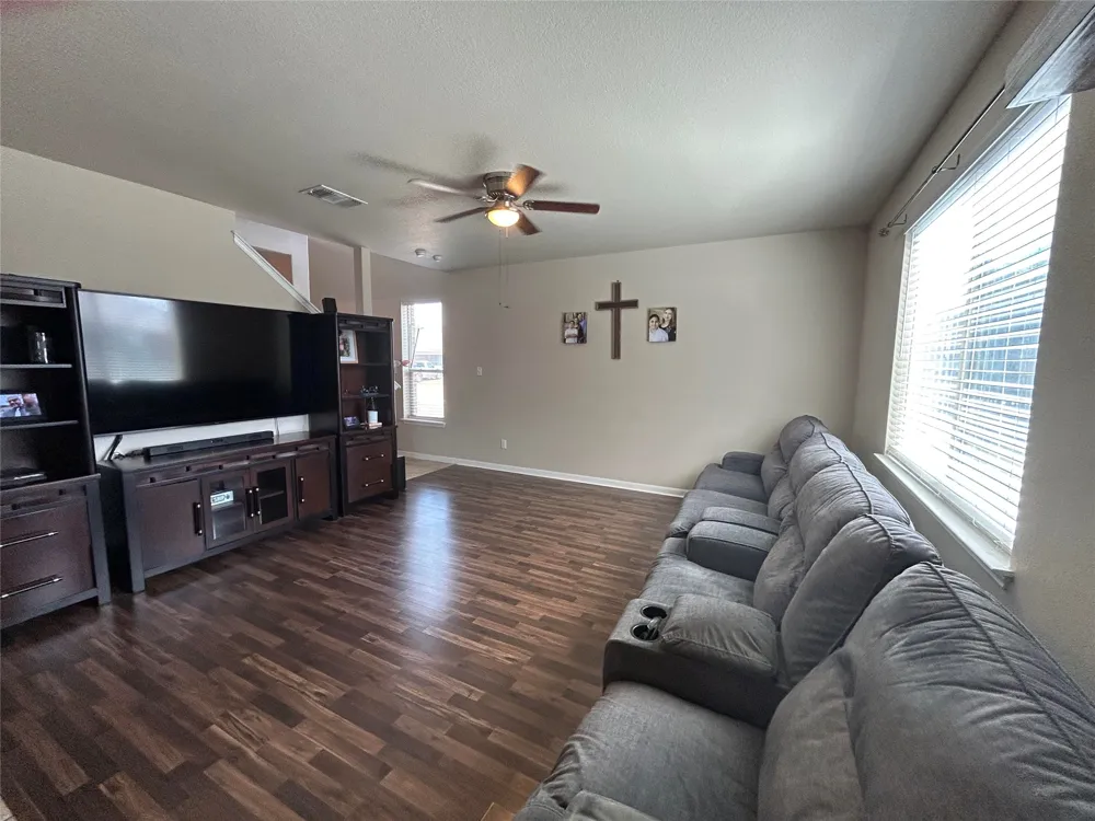 1615 Bluebell Circle Lockhart, TX 78644