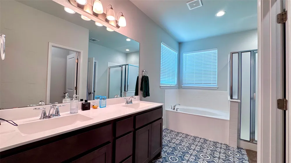 132 Greenock Cove Hutto, TX 78634