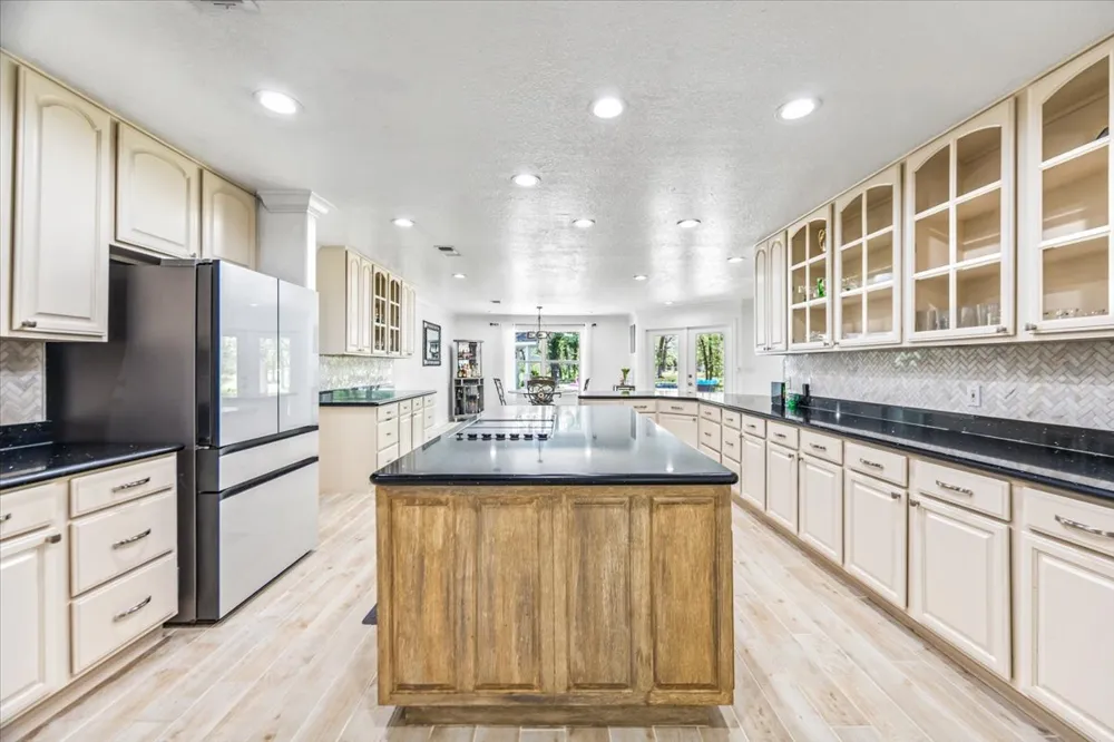 306 Kerry Lane Floresville, TX 78114