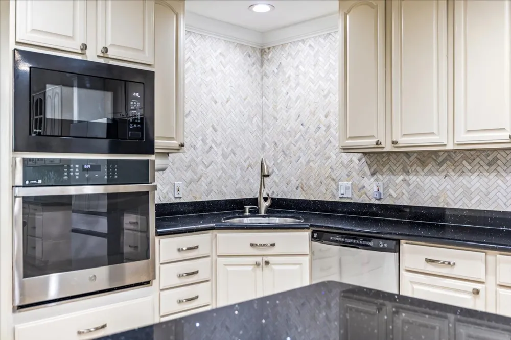 306 Kerry Lane Floresville, TX 78114