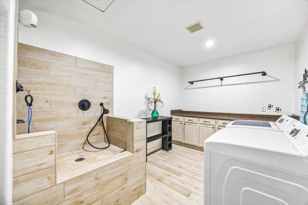 306 Kerry Lane Floresville, TX 78114