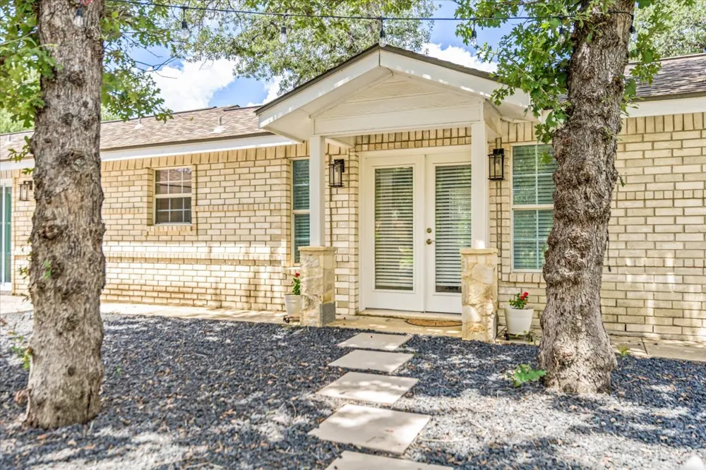 306 Kerry Lane Floresville, TX 78114