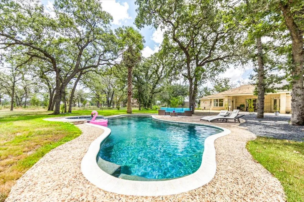 306 Kerry Lane Floresville, TX 78114