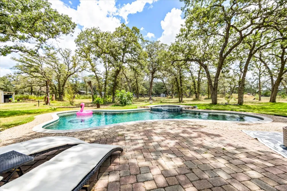 306 Kerry Lane Floresville, TX 78114