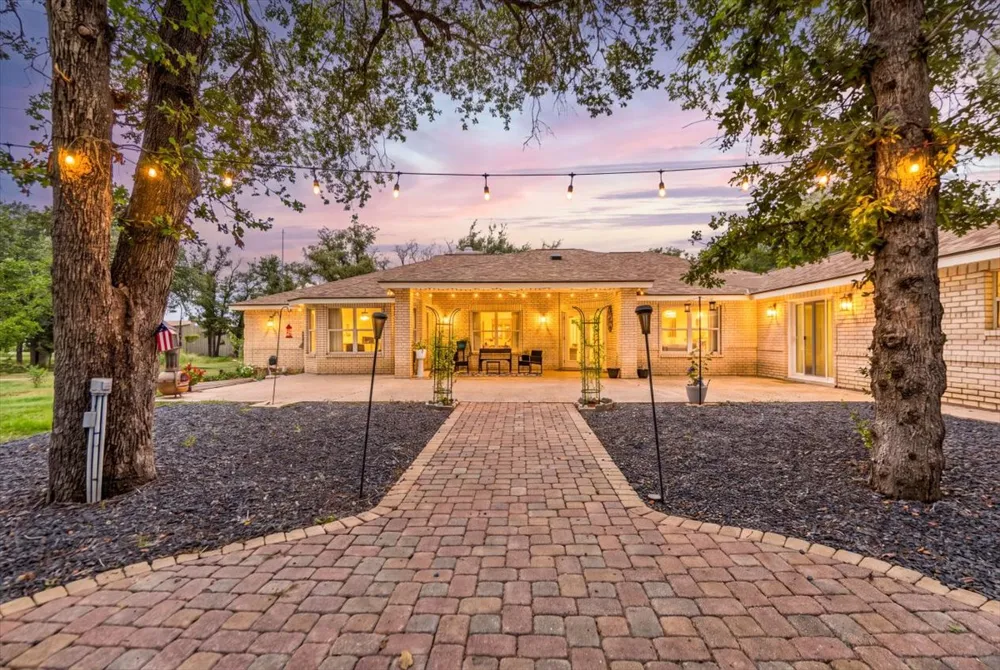 306 Kerry Lane Floresville, TX 78114
