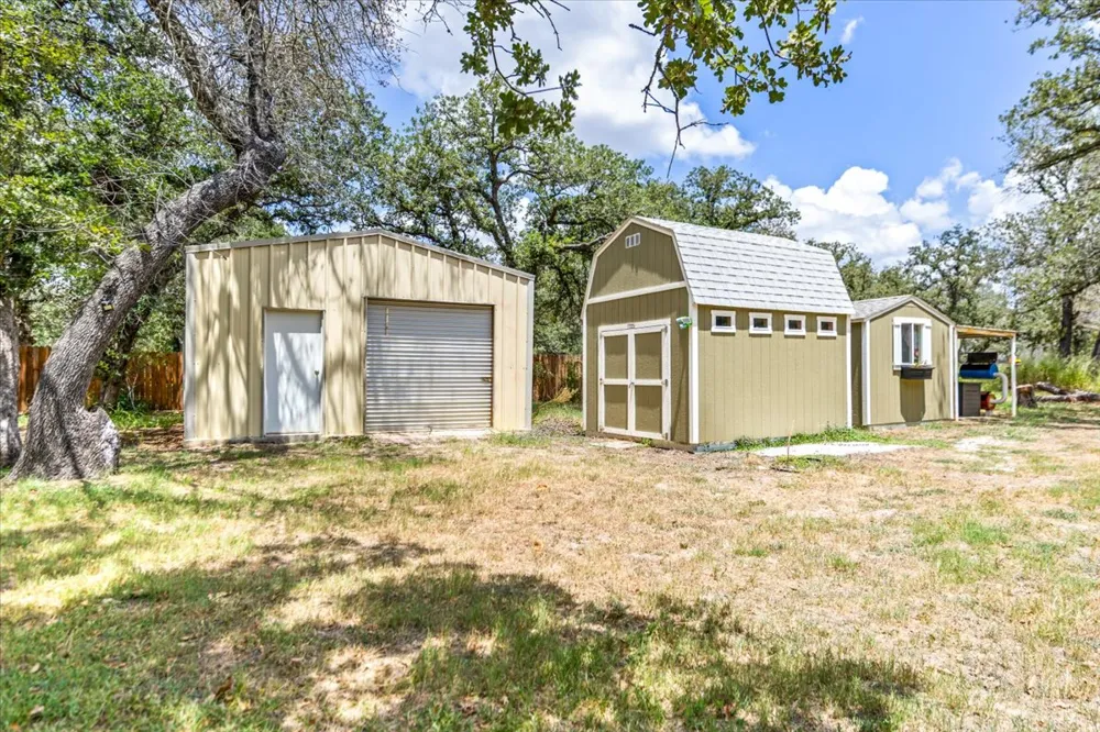 306 Kerry Lane Floresville, TX 78114