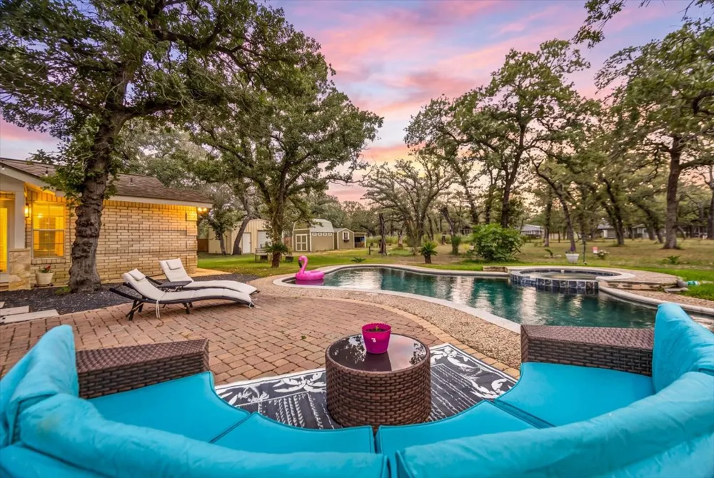 306 Kerry Lane Floresville, TX 78114
